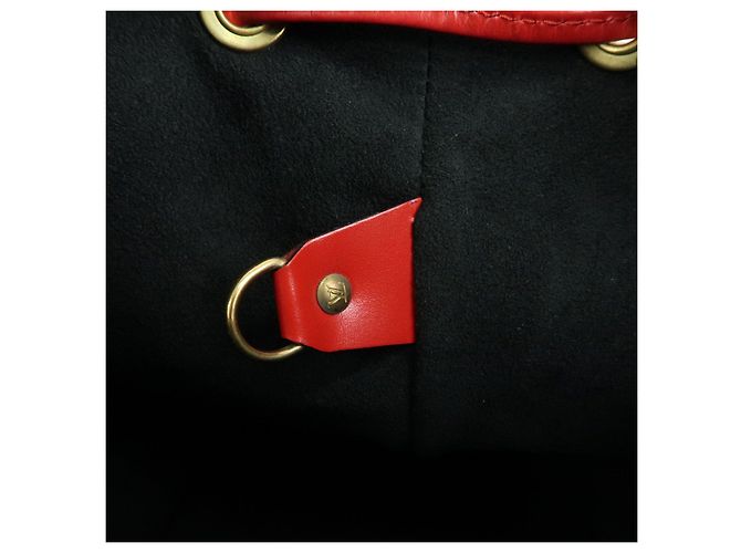 Borsa a tracolla Louis Vuitton Epi Petit Noe Bicolor Verde Rosso M44147 - vista 22