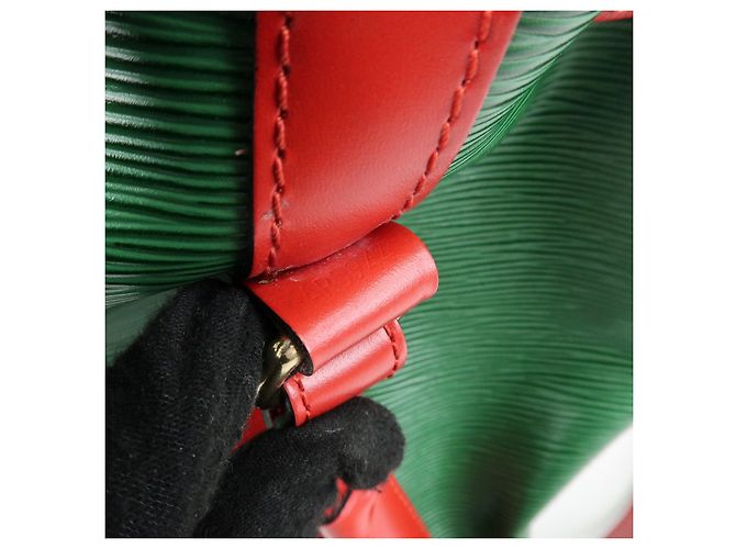 Borsa a tracolla Louis Vuitton Epi Petit Noe Bicolor Verde Rosso M44147 - vista 24