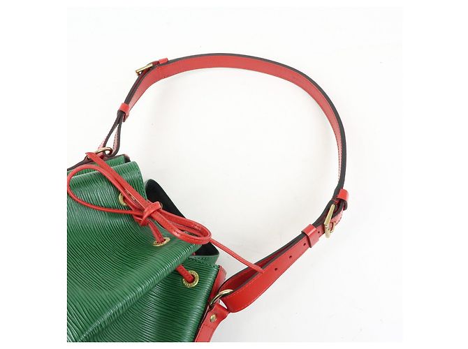 Borsa a tracolla Louis Vuitton Epi Petit Noe Bicolor Verde Rosso M44147 - vista 6