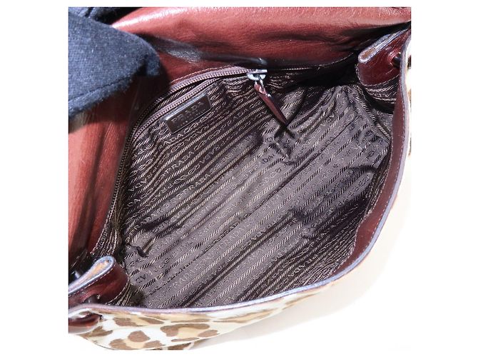 Borsa a tracolla PRADA in vitello con catena in plastica e logo triangolare Beige Brown - vista 18