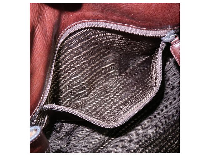Borsa a tracolla PRADA in vitello con catena in plastica e logo triangolare Beige Brown - vista 19