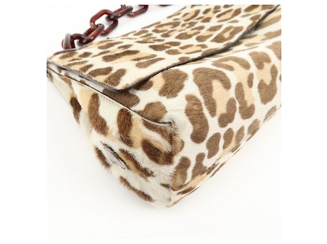 Borsa a tracolla PRADA in vitello con catena in plastica e logo triangolare Beige Brown - vista 9
