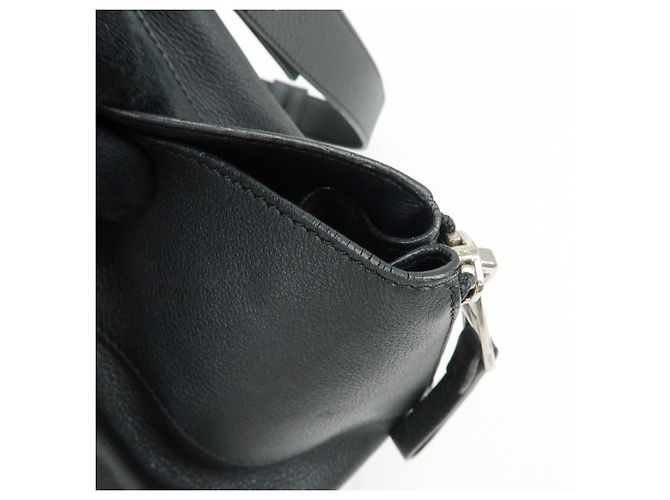 Borsa a tracolla LOEWE Anagram Hammock Medium in pelle nera - vista 16