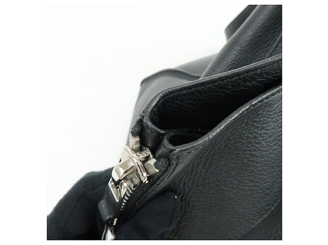Borsa a tracolla LOEWE Anagram Hammock Medium in pelle nera - vista 17