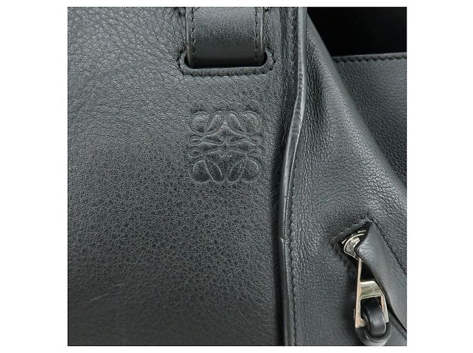 Borsa a tracolla LOEWE Anagram Hammock Medium in pelle nera - vista 18