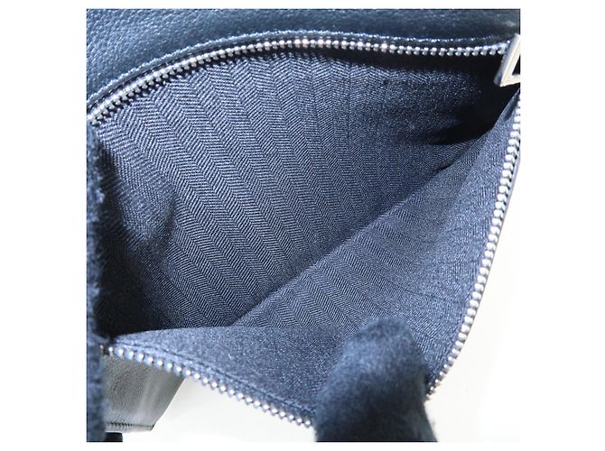 Borsa a tracolla LOEWE Anagram Hammock Medium in pelle nera - vista 23