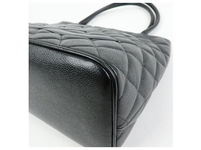 Borsa Tote CHANEL Medallion Matelasse COCO Mark Caviarskin Nera A01804 - vista 10