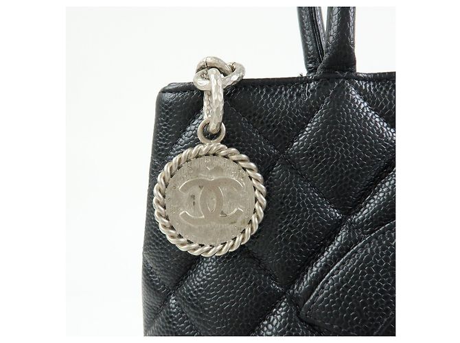 Borsa Tote CHANEL Medallion Matelasse COCO Mark Caviarskin Nera A01804 - vista 15