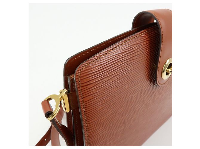 Borsa a tracolla Louis Vuitton Capucines in pelle Epi Kenya Brown M52343 - view 13