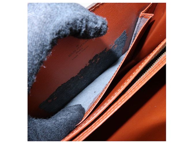 Borsa a tracolla Louis Vuitton Capucines in pelle Epi Kenya Brown M52343 - view 21
