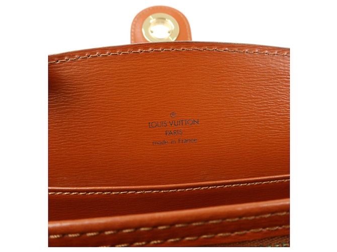 Borsa a tracolla Louis Vuitton Capucines in pelle Epi Kenya Brown M52343 - view 23