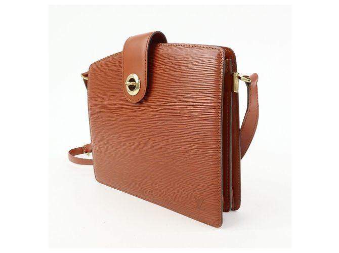 Borsa a tracolla Louis Vuitton Capucines in pelle Epi Kenya Brown M52343 - view 3
