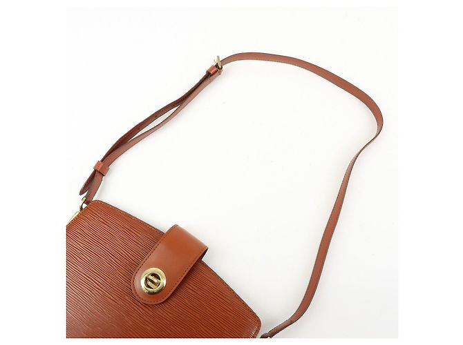 Borsa a tracolla Louis Vuitton Capucines in pelle Epi Kenya Brown M52343 - view 6
