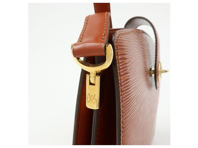 Borsa a tracolla Louis Vuitton Capucines in pelle Epi Kenya Brown M52343 - view 9