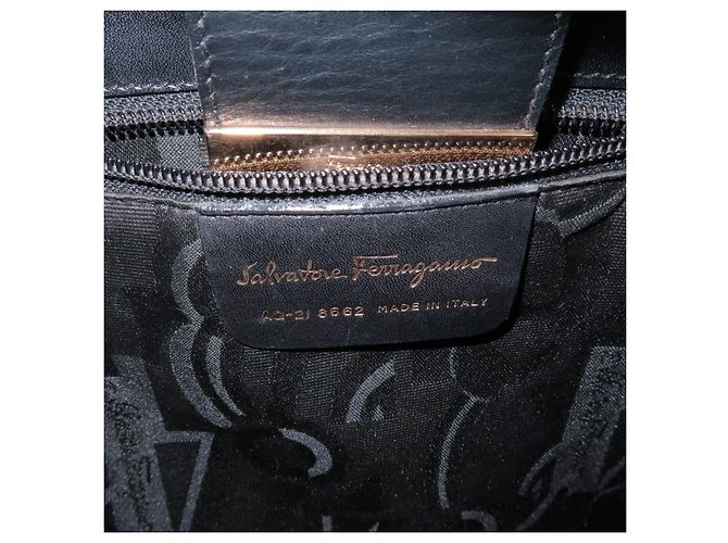 Salvatore Ferragamo Borsa a tracolla e borsa a mano Ferragamo Gancini in pelle di vitello Black - vista 24