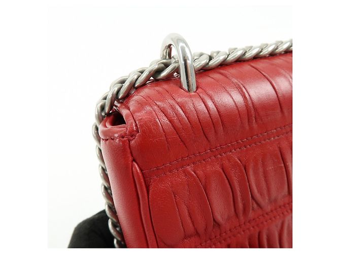 Borsa a tracolla con catena PRADA in pelle di capra nappa rossa 1BD140 - vista 16