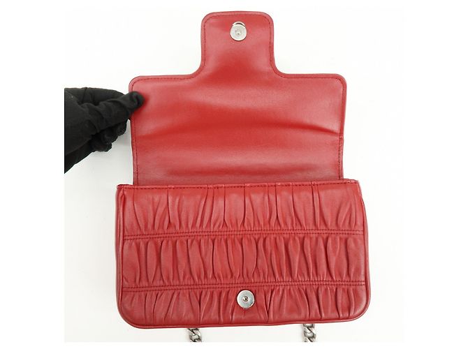Borsa a tracolla con catena PRADA in pelle di capra nappa rossa 1BD140 - vista 20