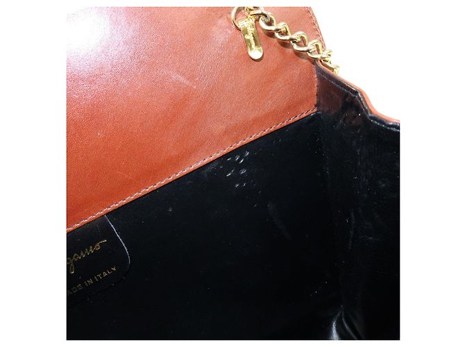 Salvatore Ferragamo Borsa a spalla con catena Ferragamo Gancini in pelle di vitello Marrone - vista 22