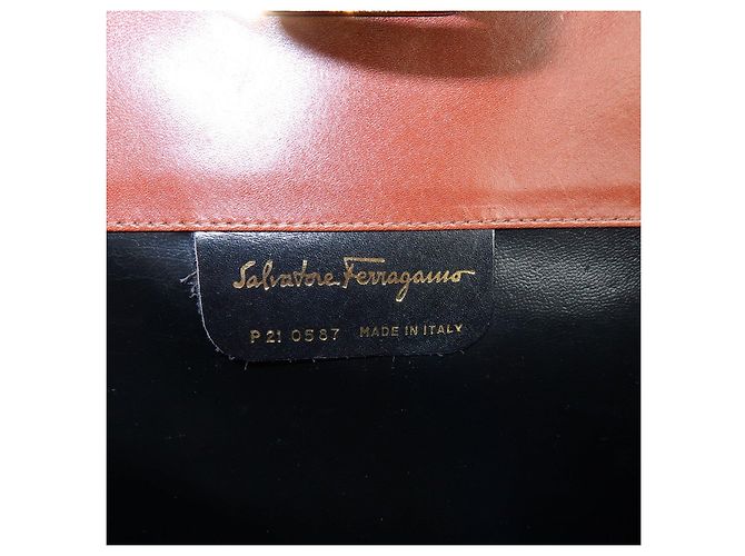 Salvatore Ferragamo Borsa a spalla con catena Ferragamo Gancini in pelle di vitello Marrone - vista 24