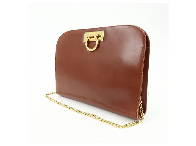 Salvatore Ferragamo Borsa a spalla con catena Ferragamo Gancini in pelle di vitello Marrone - vista 3