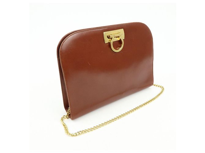 Salvatore Ferragamo Borsa a spalla con catena Ferragamo Gancini in pelle di vitello Marrone - vista 4
