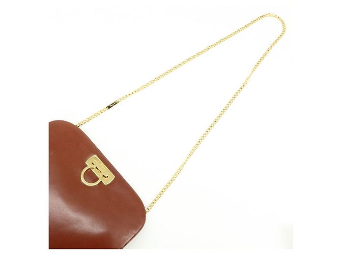 Salvatore Ferragamo Borsa a spalla con catena Ferragamo Gancini in pelle di vitello Marrone - vista 6