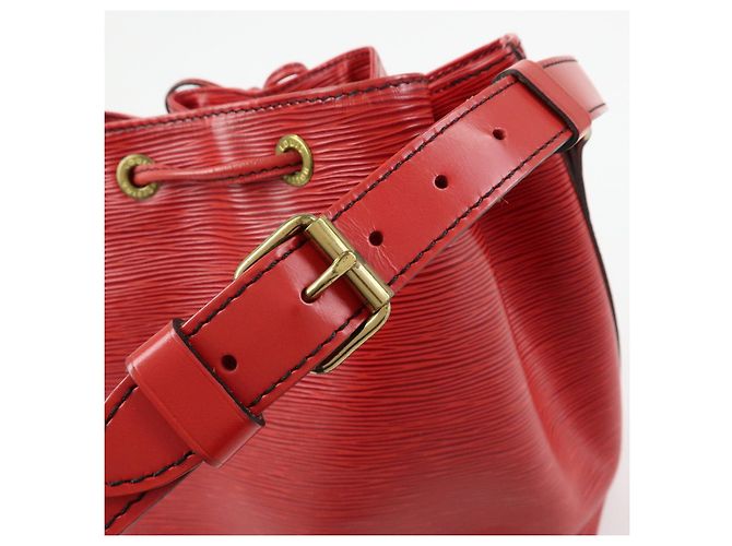 Borsa a tracolla Louis Vuitton Epi Petit Noe Castilian Red M44107 - vista 10