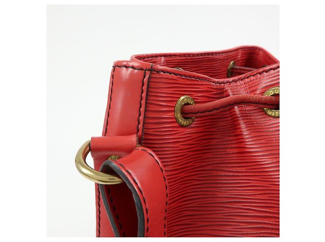 Borsa a tracolla Louis Vuitton Epi Petit Noe Castilian Red M44107 - vista 14