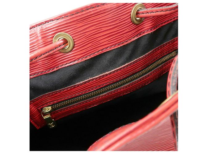 Borsa a tracolla Louis Vuitton Epi Petit Noe Castilian Red M44107 - vista 21