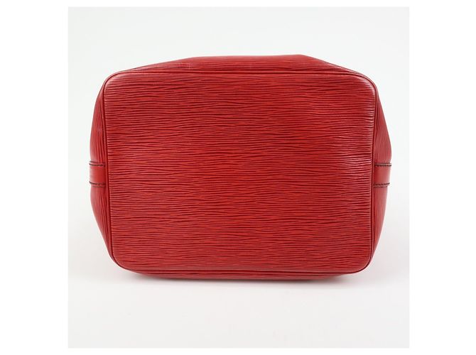 Borsa a tracolla Louis Vuitton Epi Petit Noe Castilian Red M44107 - vista 5