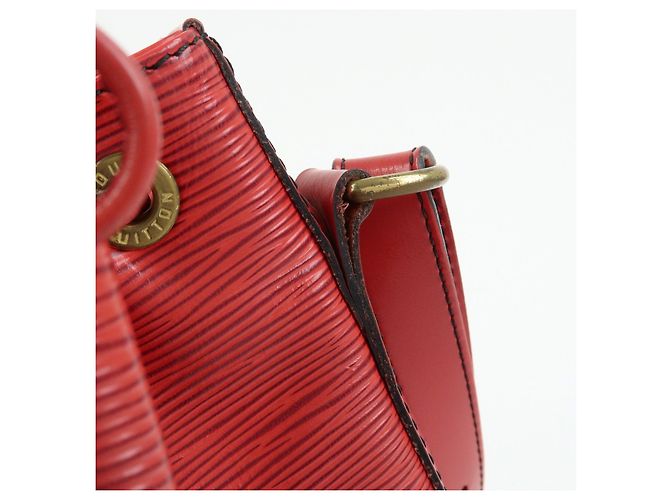Borsa a tracolla Louis Vuitton Epi Petit Noe Castilian Red M44107 - vista 8