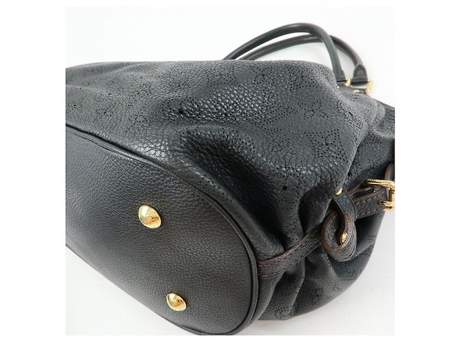 Borsa a tracolla Louis Vuitton Monogram Leather Mahina L Noir M95765 - vista 12