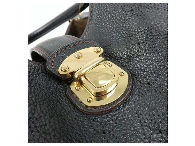 Borsa a tracolla Louis Vuitton Monogram Leather Mahina L Noir M95765 - vista 15