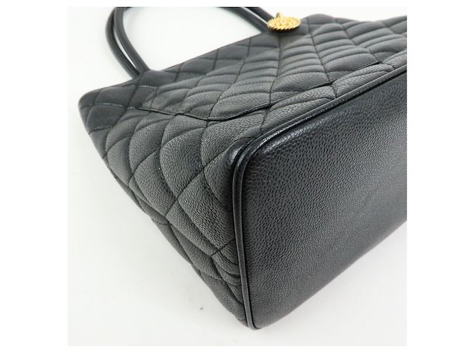 Borsa Tote CHANEL Matelasse COCO Mark Caviarskin Medallion Nera A01804 - vista 11
