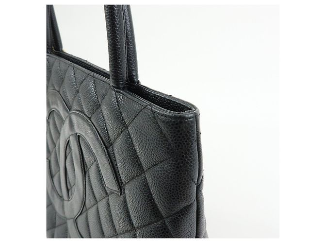 Borsa Tote CHANEL Matelasse COCO Mark Caviarskin Medallion Nera A01804 - vista 13