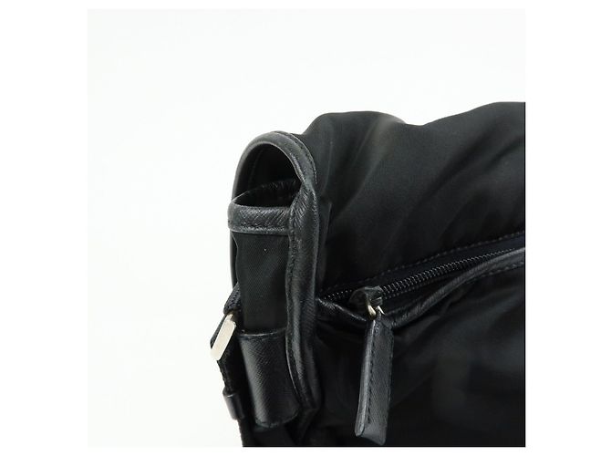 Borsa a spalla PRADA in nylon e pelle Saffiano con logo triangolare Nero - vista 15