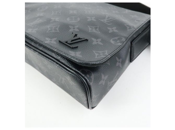 Louis Vuitton Monogram Eclipse District PM Crossbody Bag M44000 - vista 10