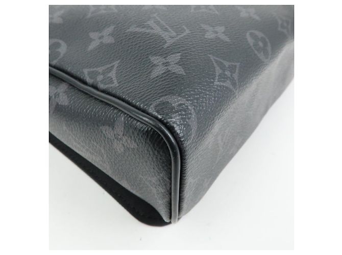 Louis Vuitton Monogram Eclipse District PM Crossbody Bag M44000 - vista 11