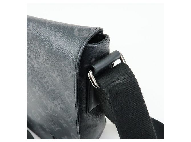 Louis Vuitton Monogram Eclipse District PM Crossbody Bag M44000 - vista 14