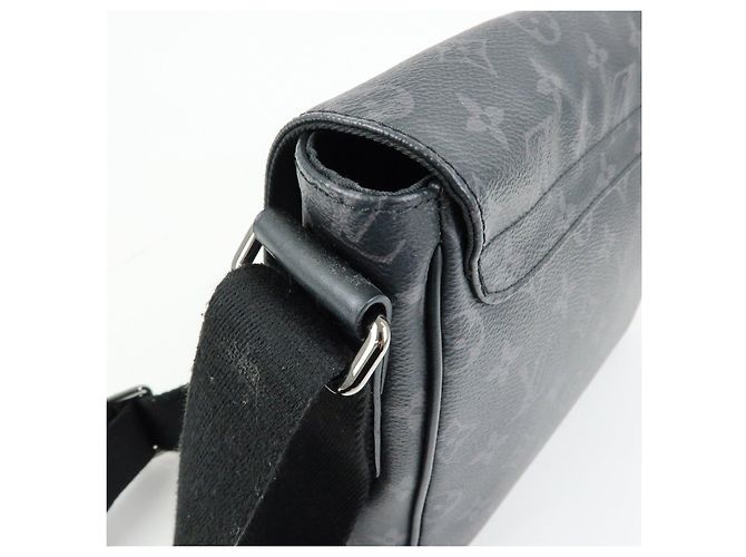 Louis Vuitton Monogram Eclipse District PM Crossbody Bag M44000 - vista 15