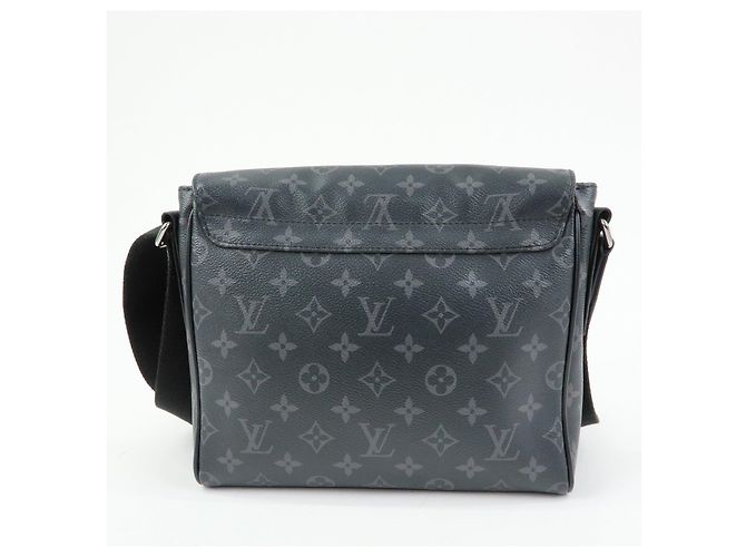 Louis Vuitton Monogram Eclipse District PM Crossbody Bag M44000 - vista 2