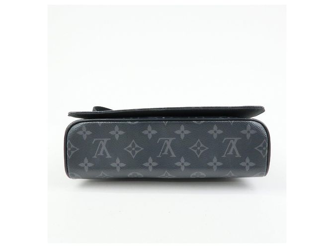 Louis Vuitton Monogram Eclipse District PM Crossbody Bag M44000 - vista 5
