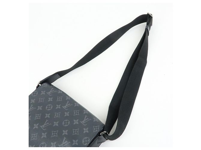 Louis Vuitton Monogram Eclipse District PM Crossbody Bag M44000 - vista 6