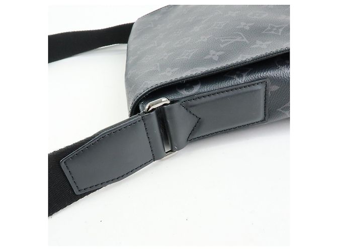 Louis Vuitton Monogram Eclipse District PM Crossbody Bag M44000 - vista 9