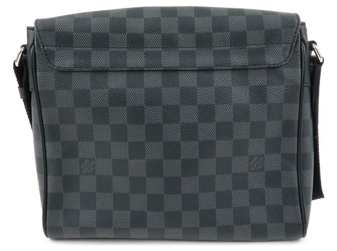 Borsa a tracolla Louis Vuitton Damier Graphite District PM NM N41028 - vista 2