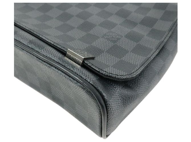 Borsa a tracolla Louis Vuitton Damier Graphite District PM NM N41028 - vista 6