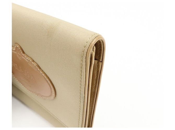 Portafoglio compatto trifold in nylon e pelle con logo PRADA Beige 1M0170 - vista 10