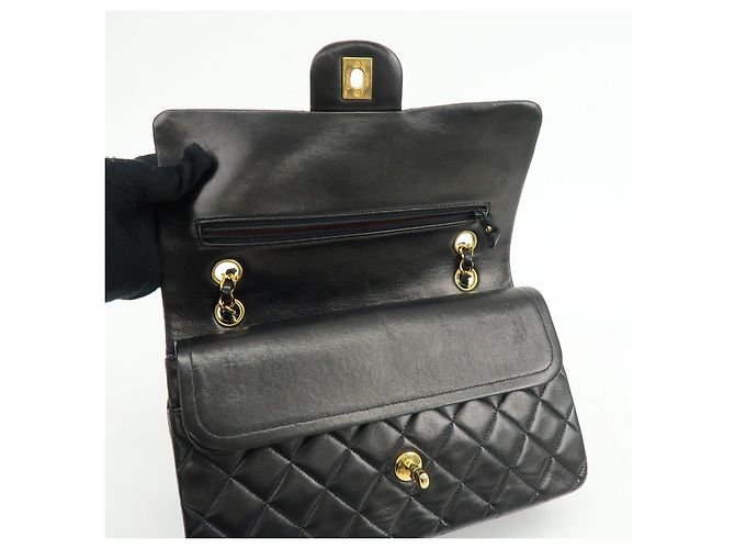 Borsa a tracolla con catena CHANEL Matelasse 25 Double Flap Nera A01112 - vista 17