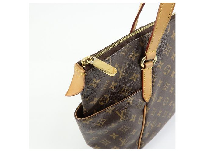 Borsa a spalla Louis Vuitton Monogram Totally MM Brown M56689 - vista 15