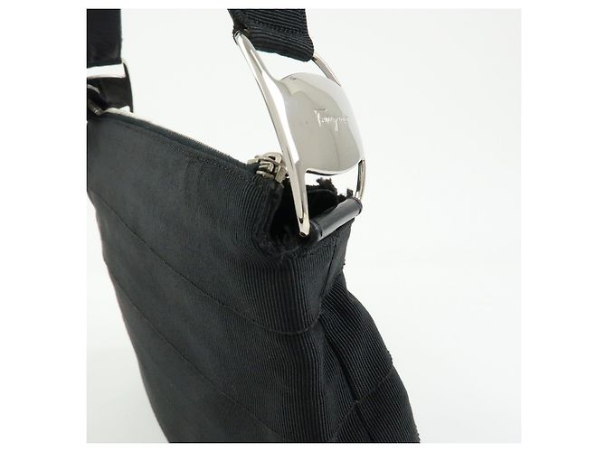 Salvatore Ferragamo Borsa a spalla e borsa a mano Ferragamo Vara in tela e pelle Nera - vista 16